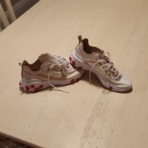 Nike Reacts 8.5W